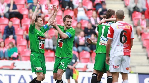 Fotbalisté Jablonce oslavují. Aby ne, když v lize už neprohráli třináct zápasů po sobě. Fotbalisté Jablonce oslavují. Aby ne, když v lize už neprohráli třináct zápasů po sobě.