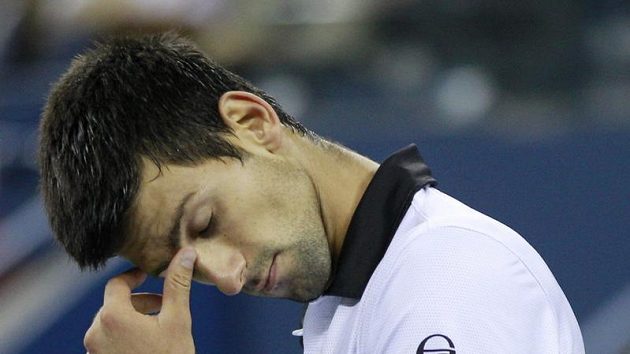Srbský tenista Novak Djokovič během finále US Open proti Rafaelu Nadalovi. Srbský tenista Novak Djokovič během finále US Open proti Rafaelu Nadalovi.