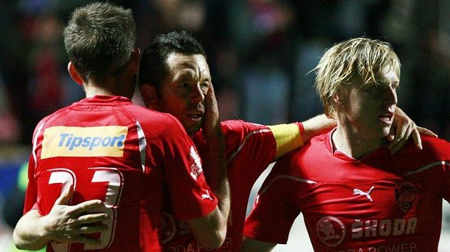 Marek Bakoš se raduje společně s Horváthem a Rajtoralem z prvního gólu v ústecké síti. Marek Bakoš se raduje společně s Horváthem a Rajtoralem z prvního gólu v ústecké síti.