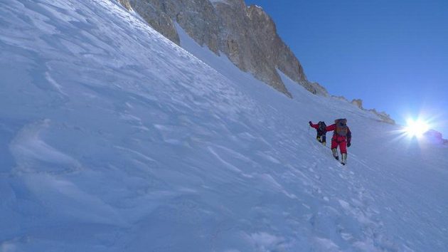 I při úspěšném výstupu na Gasherbrum II museli čeští horolezci bojovat s novým sněhem. I při úspěšném výstupu na Gasherbrum II museli čeští horolezci bojovat s novým sněhem.