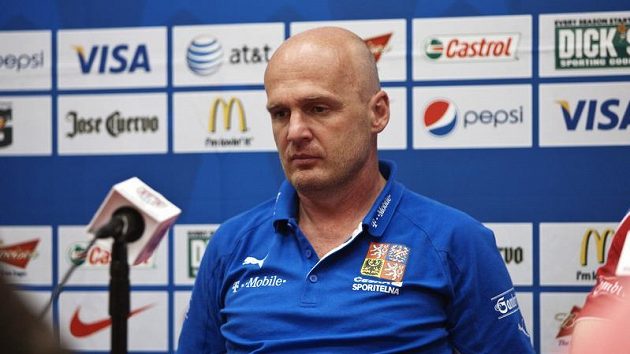 Trenér fotbalové reprezentace Michal Bílek na tiskové konferenci Trenér fotbalové reprezentace Michal Bílek na tiskové konferenci