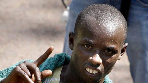 Samuel Wanjiru po maratónu v Londýně v roce 2009. Samuel Wanjiru po maratónu v Londýně v roce 2009.