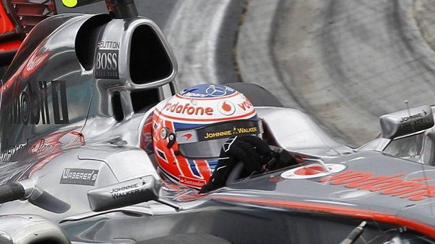 Jenson Button, pilot stáje McLaren, na trati Grand Prix Maďarska. Jenson Button, pilot stáje McLaren, na trati Grand Prix Maďarska.