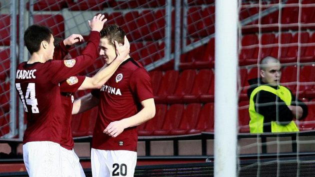 Sparťanský záložník Kucka (vpravo) se raduje z prvního gólu, který dal Brnu. Sparťanský záložník Kucka (vpravo) se raduje z prvního gólu, který dal Brnu.
