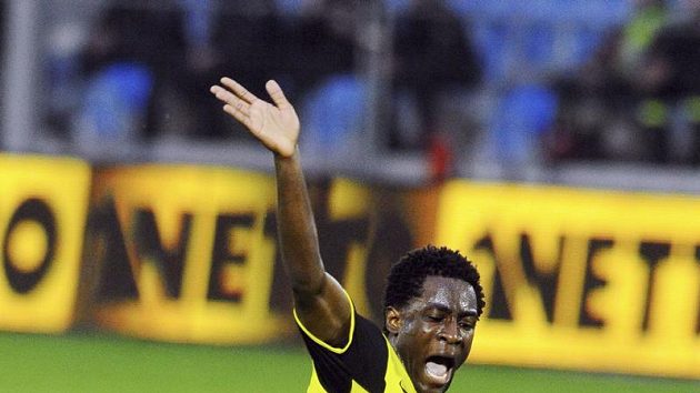 Sparťan Bony Wilfried (vlevo) v boji s poznaňskám zadákem Manuelem Arboledou. Sparťan Bony Wilfried (vlevo) v boji s poznaňskám zadákem Manuelem Arboledou.