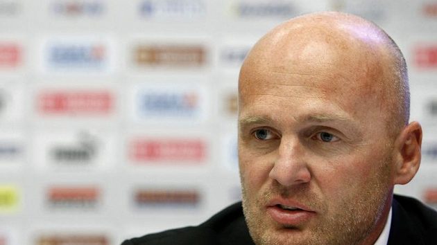 Trenér národního fotbalového týmu Michal Bílek Trenér národního fotbalového týmu Michal Bílek