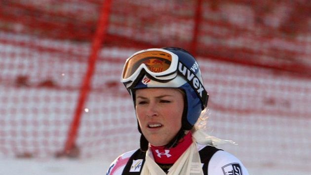 Lindsey Vonnová s ovázanou rukou po závodě v Lienzu Lindsey Vonnová s ovázanou rukou po závodě v Lienzu
