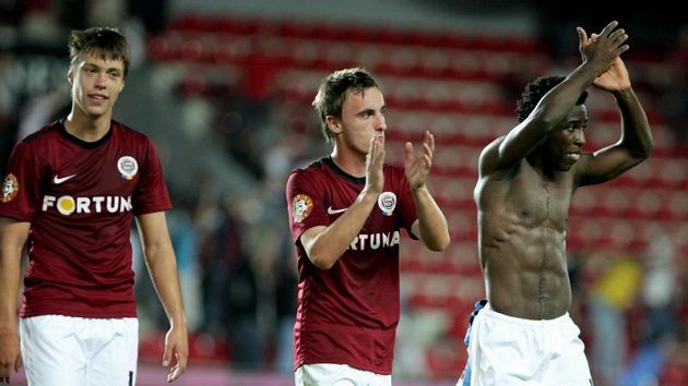 Fotbalisté Sparty Václav Kadlec (vlevo), Martin Zeman (uprostřed) a Bony Wilfried se radují po vítězném utkání. Fotbalisté Sparty Václav Kadlec (vlevo), Martin Zeman (uprostřed) a Bony Wilfried se radují po vítězném utkání.