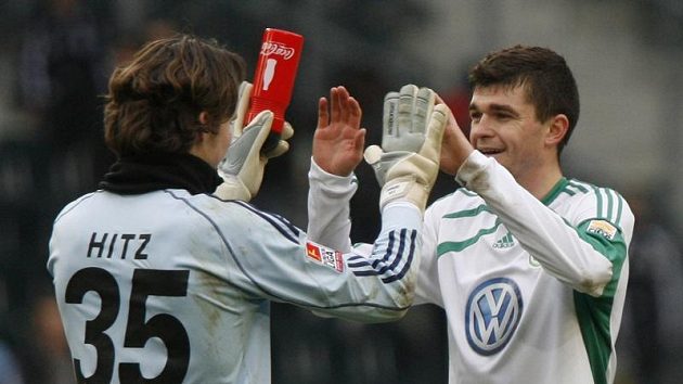 Český obránce Jan Šimůnek (vpravo) bude hrát v příští sezóně za Kaiserslautern. Český obránce Jan Šimůnek (vpravo) bude hrát v příští sezóně za Kaiserslautern.