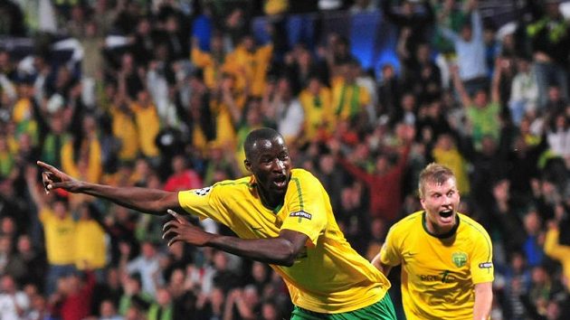 Fotbalista Žiliny Momodou Ceesay oslavuje svou branku do sítě Sparty Fotbalista Žiliny Momodou Ceesay oslavuje svou branku do sítě Sparty
