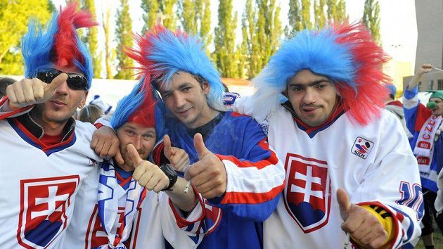 Slovenští fandové stále věří v zázrak. Slovenští fandové stále věří v zázrak.