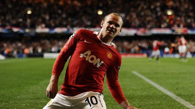 Útočník Manchesteru United Wayne Rooney se raduje z branky do sítě Chelsea. Útočník Manchesteru United Wayne Rooney se raduje z branky do sítě Chelsea.