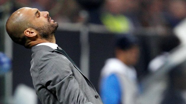 Trenér Barcelony Pepe Guardiola nemohl věřit svým očím... Trenér Barcelony Pepe Guardiola nemohl věřit svým očím...