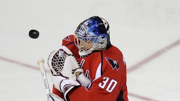 Brankář Washingtonu Michal Neuvirth Brankář Washingtonu Michal Neuvirth