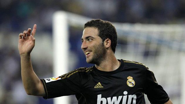 Útočník Realu Gonzalo Higuaín se trefil do sítě Mallorky. Útočník Realu Gonzalo Higuaín se trefil do sítě Mallorky.