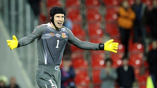 Brankář Petr Čech se raduje z vítězství nad Skotskem. Brankář Petr Čech se raduje z vítězství nad Skotskem.
