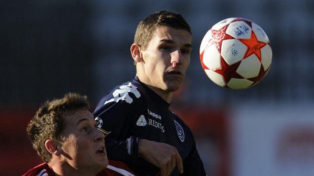 Zleva Jan Bořil z FK Viktoria Žižkov a David Pavelka ze Slovácka. Zleva Jan Bořil z FK Viktoria Žižkov a David Pavelka ze Slovácka.
