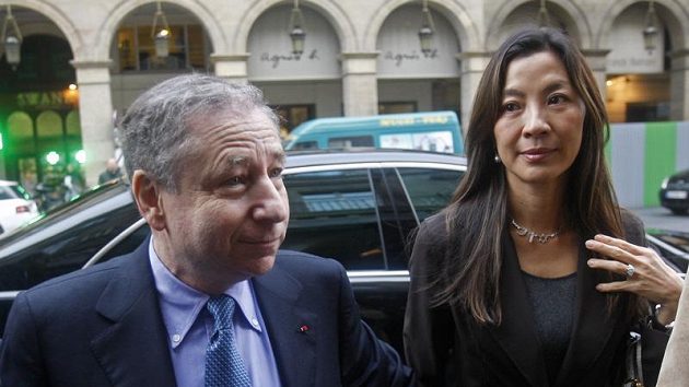 Předseda FIA Jean Todt se svojí manželkou Michelle Yeohovou Předseda FIA Jean Todt se svojí manželkou Michelle Yeohovou
