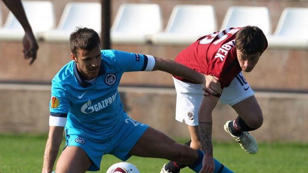 Václav Kadlec alias Kadeřábek si po prodělané chorobě počínal v duelu s Petrohradem velice aktivně... Václav Kadlec alias Kadeřábek si po prodělané chorobě počínal v duelu s Petrohradem velice aktivně...
