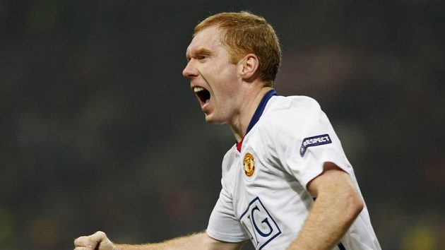 Paul Scholes z Manchesteru se raduje z gólu. Paul Scholes z Manchesteru se raduje z gólu.