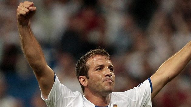 Rafael Van Der Vaart oslavuje gól ještě v dresu Realu. Rafael Van Der Vaart oslavuje gól ještě v dresu Realu.