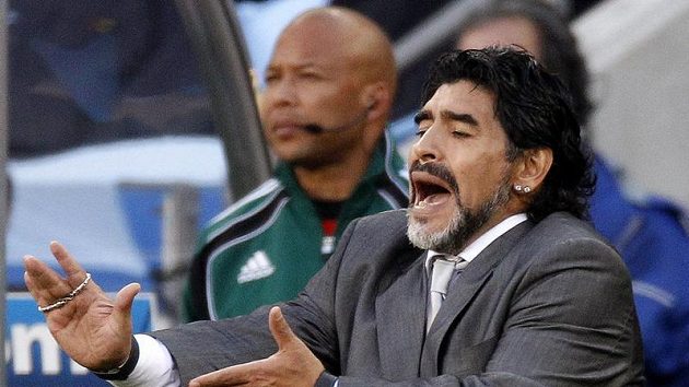 Emotivní Diego Maradona na lavičce Argentiny Emotivní Diego Maradona na lavičce Argentiny