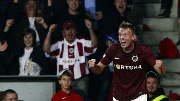Sparťan Ladislav Krejčí se raduje z gólu do sítě Slavie v pražském derby. Sparťan Ladislav Krejčí se raduje z gólu do sítě Slavie v pražském derby.