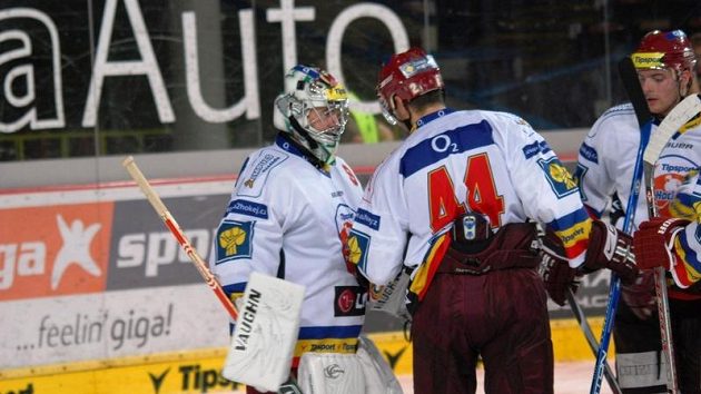 Hokejisté Sparty budou reprezentovat české barvy. Hokejisté Sparty budou reprezentovat české barvy.