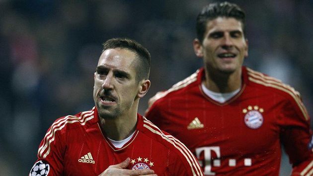 Bayern Mnichov opět vede bundesligu Bayern Mnichov opět vede bundesligu