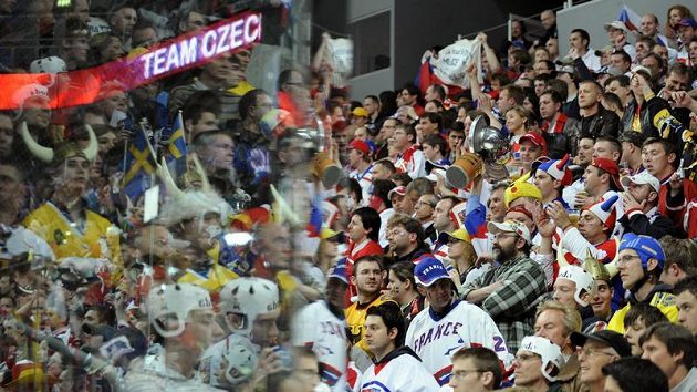 Fanoušci mohou podpořit české hokejisty i na náměstích. Fanoušci mohou podpořit české hokejisty i na náměstích.