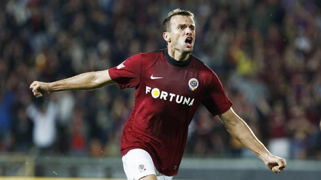 Erich Brabec oslavuje svou branku do sítě Poznaně Erich Brabec oslavuje svou branku do sítě Poznaně