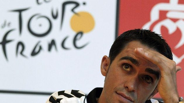 Alberto Contador během tiskové konference k Tour de France Alberto Contador během tiskové konference k Tour de France