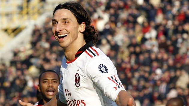 Útočník AC Milán Zlatan Ibrahimovič se raduje z gólu do sítě Bologni. Útočník AC Milán Zlatan Ibrahimovič se raduje z gólu do sítě Bologni.