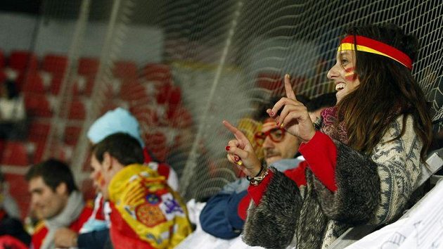 Španělští fanoušci na Letné vydatně podporovali své reprezentanty. Španělští fanoušci na Letné vydatně podporovali své reprezentanty.