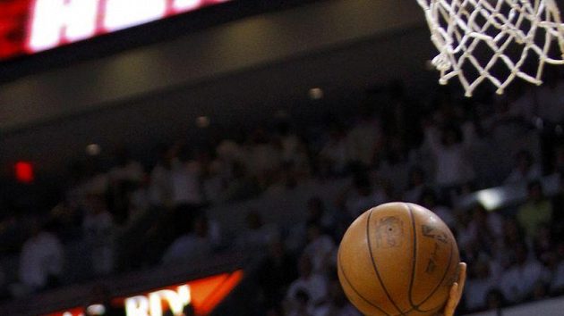 Dirk Nowitzki se chystá zakončit ve finále NBA s Miami Dirk Nowitzki se chystá zakončit ve finále NBA s Miami