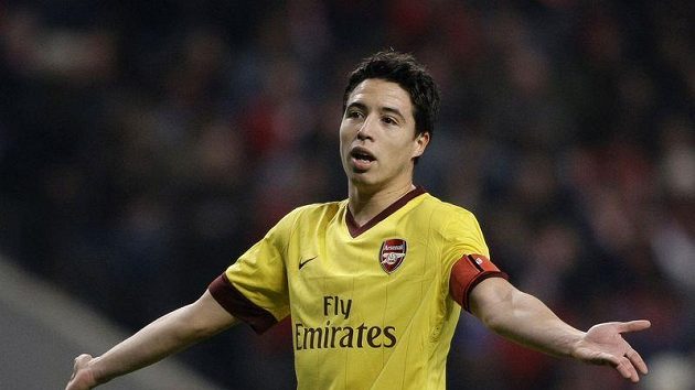 I záložník Arsenalu Samir Nasri jako by gestem naznačoval: Nevím, kde se přestup zadrhl?! I záložník Arsenalu Samir Nasri jako by gestem naznačoval: Nevím, kde se přestup zadrhl?!