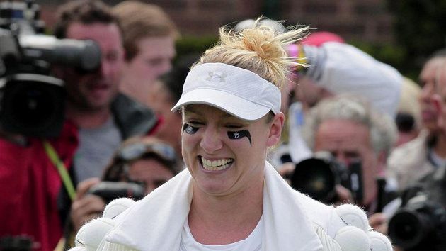 Tenistka Bethanie Matteková-Sandsová v netradičním oblečení na Wimbledonu. Tenistka Bethanie Matteková-Sandsová v netradičním oblečení na Wimbledonu.