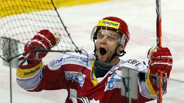 Třinecký Martin Růžička kraluje po semifinále play-off statistikám extraligy. Třinecký Martin Růžička kraluje po semifinále play-off statistikám extraligy.