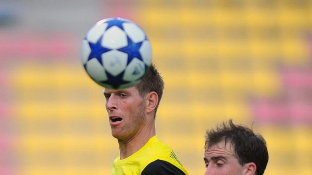 Štěpán Vachoušek (vlevo) bojuje s příbramským Danielem Tarczalem. Štěpán Vachoušek (vlevo) bojuje s příbramským Danielem Tarczalem.