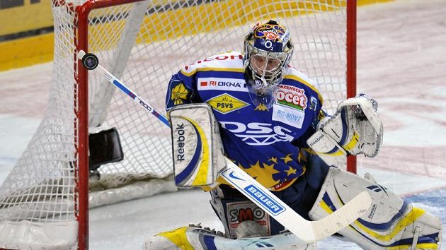 Brankář Zlína Jakub Sedláček zasahuje. Brankář Zlína Jakub Sedláček zasahuje.
