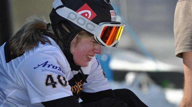 Bolest ve tváři Kláry Koukalové. Česká snowboardcrossařka si při kvalifikaci na finále SP zlomila pravou nohu. Bolest ve tváři Kláry Koukalové. Česká snowboardcrossařka si při kvalifikaci na finále SP zlomila pravou nohu.