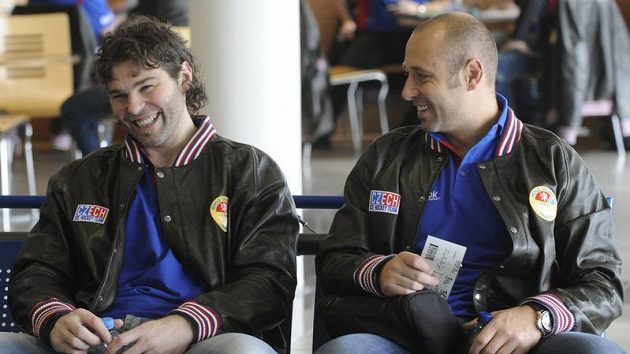 Jaromír Jágr a Tomáš Vokoun na ruzyňském letišti. Jaromír Jágr a Tomáš Vokoun na ruzyňském letišti.