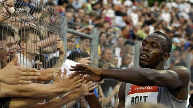 Usain Bolt zdraví fanoušky v Ostravě Usain Bolt zdraví fanoušky v Ostravě