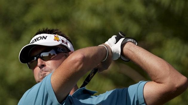 Jeden z kohoutů, australský golfista Robert Allenby Jeden z kohoutů, australský golfista Robert Allenby