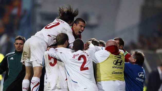 Radost Českých fotbalistů z postupu na EURO 2012. Radost Českých fotbalistů z postupu na EURO 2012.