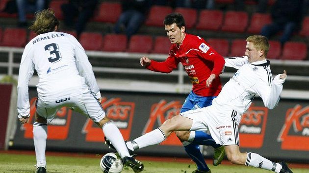 Souboj v utkání fotbalistů Plzně a Hradce Králové Souboj v utkání fotbalistů Plzně a Hradce Králové