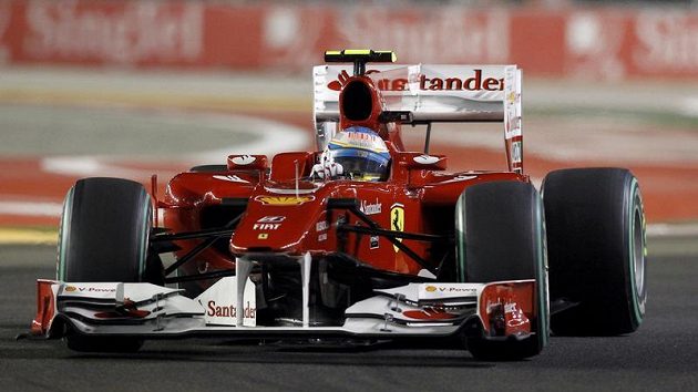 Fernando Alonso se vztekal na Petrova. Fernando Alonso se vztekal na Petrova.