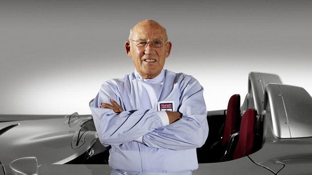 Sir Stirling Moss v roce 2008 při představení vozu McLaren Mercedes SLR, který nese jeho jméno. Sir Stirling Moss v roce 2008 při představení vozu McLaren Mercedes SLR, který nese jeho jméno.