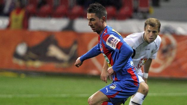 Milan Petržela z Plzně (vlevo) a Jiří Poděbradský z Hradce Králové. Milan Petržela z Plzně (vlevo) a Jiří Poděbradský z Hradce Králové.