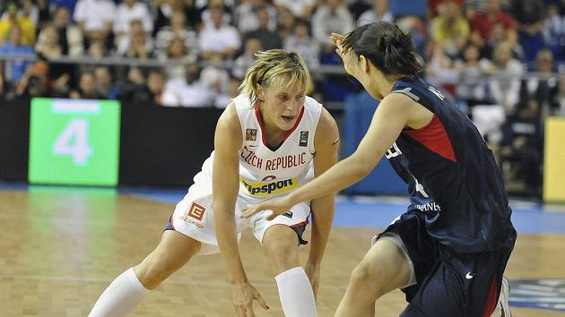 Česká basketbalistka Hana Horáková v utkání proti Korejkám. Česká basketbalistka Hana Horáková v utkání proti Korejkám.